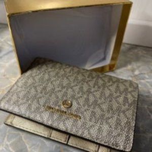 Michael Kors Jet Set Charm MD Slim Wallet Logo Pale Gold Brand New